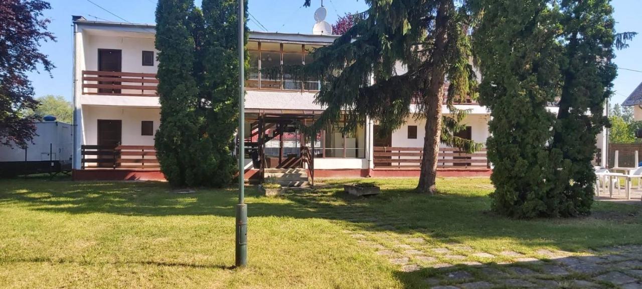 Beach Club Panzio Es Camping Aparthotel Zamardi Exterior photo